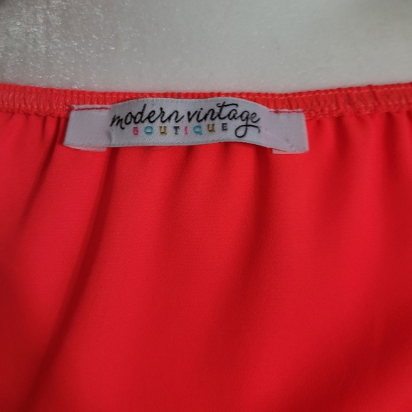 🌞4/$20 Cold Shoulder Top - Picture 6 of 6